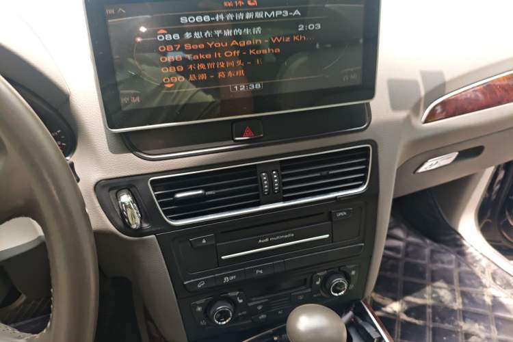 Used Audi Q5 2011 2.0TFSI Comfort Version Audio And AC Panel