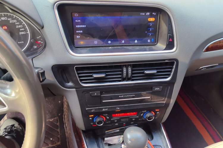 Used Audi Q5 2011 2.0TFSI Comfort Version Audio And AC Panel