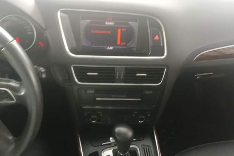 Used Audi Q5 2011 2.0TFSI Comfort Version Audio And AC Panel