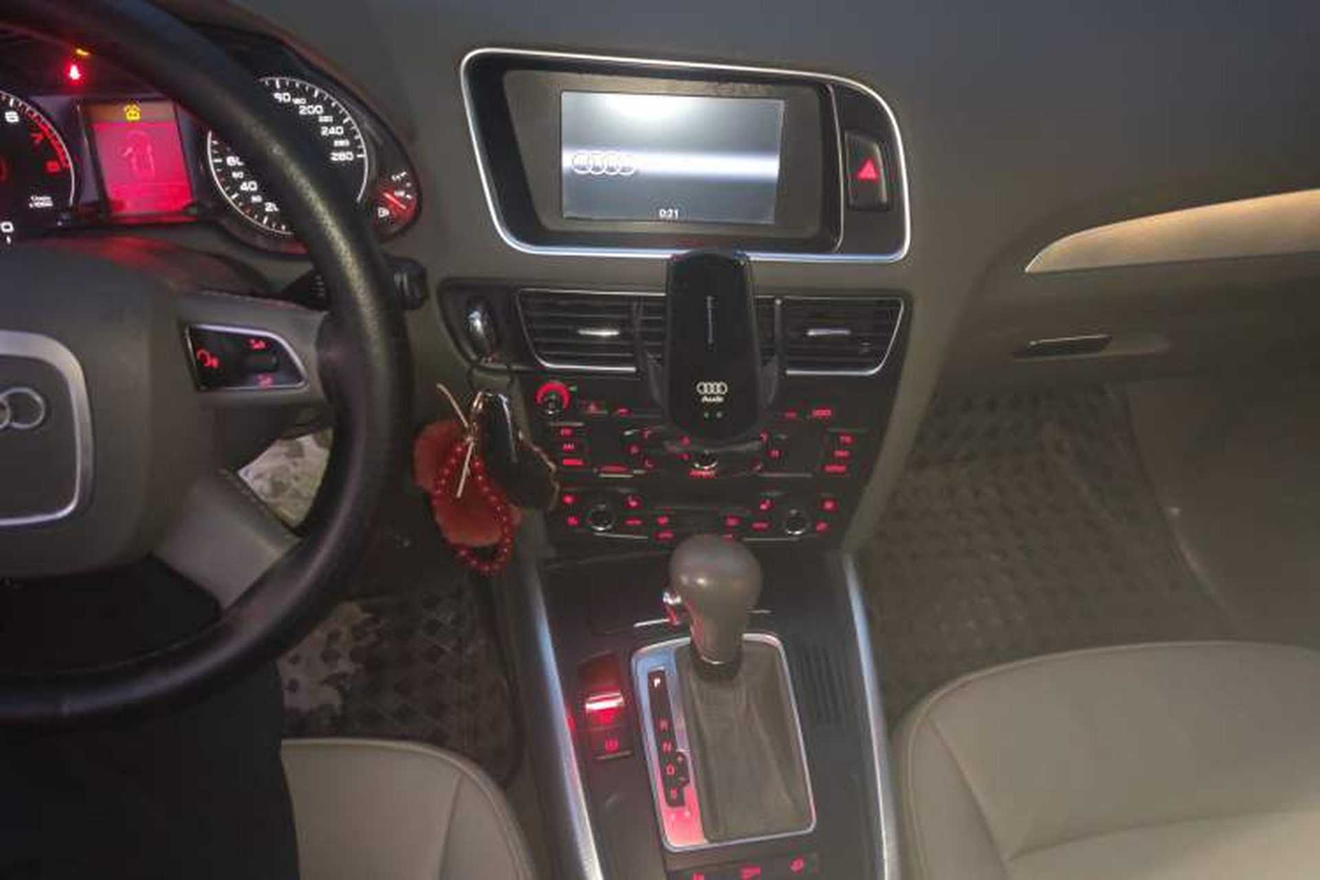 Used Audi Q5 2011 2.0TFSI Comfort Version Audio And AC Panel