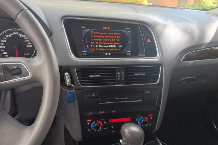 Used Audi Q5 2011 2.0TFSI Comfort Version Audio And AC Panel
