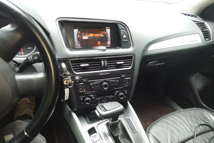 Used Audi Q5 2011 2.0TFSI Technology Model Audio And AC Panel
