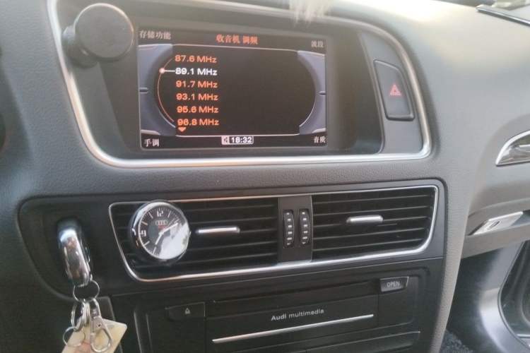 Used Audi Q5 2011 2.0TFSI Dynamic Edition Audio And AC Panel