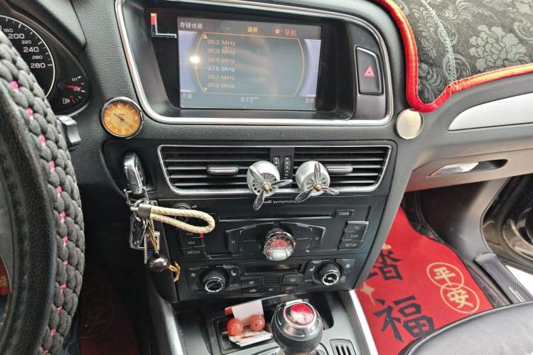 Used Audi Q5 2011 2.0TFSI Technology Model Audio And AC Panel