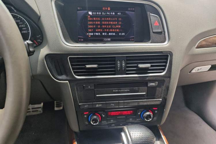 Used Audi Q5 2011 2.0TFSI Comfort Version Audio And AC Panel