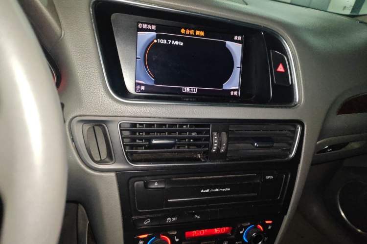 Used Audi Q5 2011 2.0TFSI Comfort Version Audio And AC Panel
