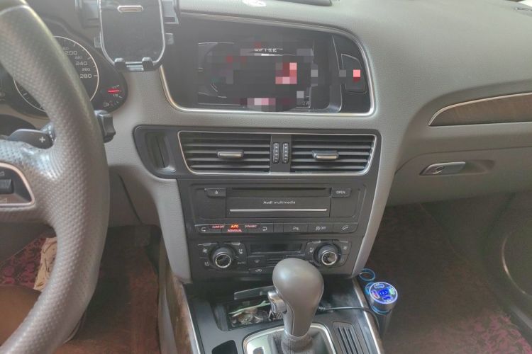 Used Audi Q5 2011 2.0TFSI Luxury Edition Audio And AC Panel