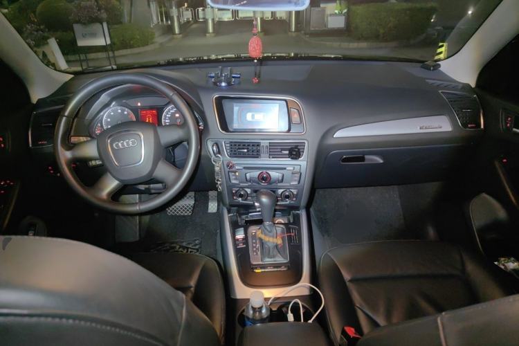 Used Audi Q5 2011 2.0TFSI Technology Model Center Console