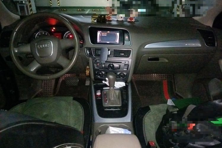 Used Audi Q5 2011 2.0TFSI Technology Model Center Console