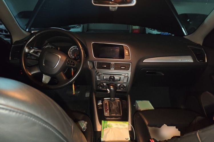 Used Audi Q5 2011 2.0TFSI Technology Model Center Console