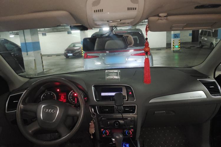 Used Audi Q5 2011 2.0TFSI Technology Model Center Console