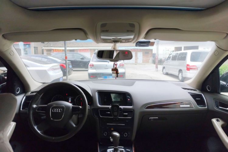 Used Audi Q5 2011 2.0TFSI Comfort Version Center Console