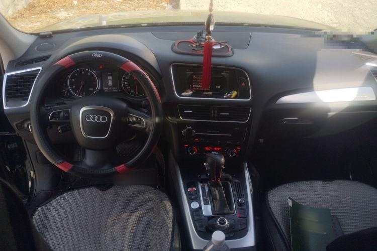 Used Audi Q5 2011 2.0TFSI Dynamic Edition Center Console