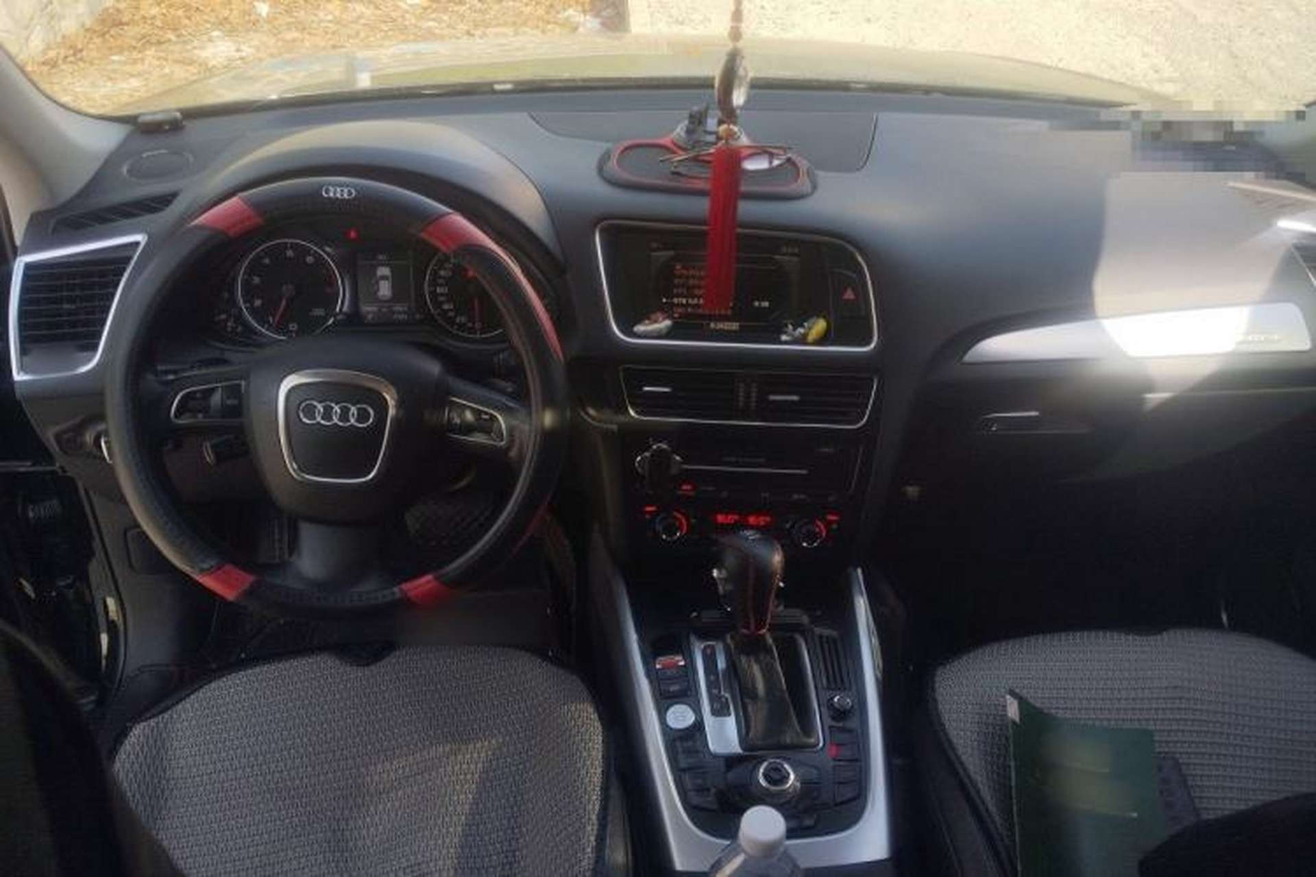 Used Audi Q5 2011 2.0TFSI Dynamic Edition Center Console