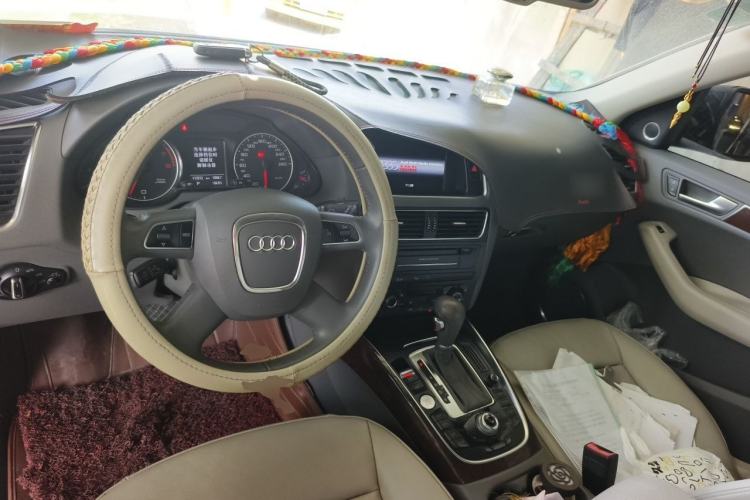 Used Audi Q5 2011 2.0TFSI Comfort Version Center Console