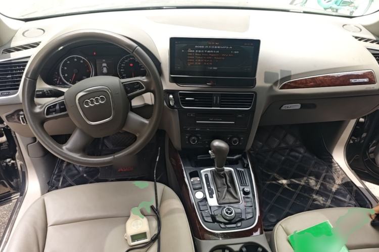 Used Audi Q5 2011 2.0TFSI Comfort Version Center Console