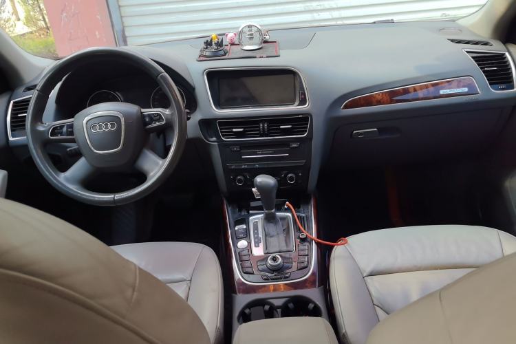 Used Audi Q5 2011 2.0TFSI Comfort Version Center Console