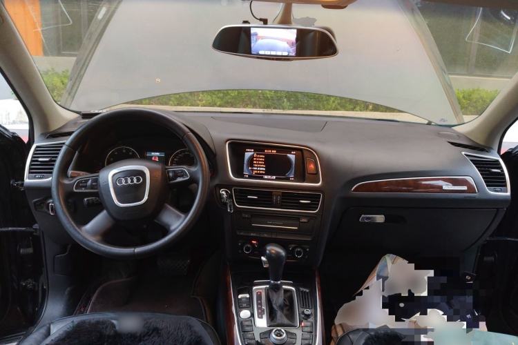 Used Audi Q5 2011 2.0TFSI Comfort Version Center Console