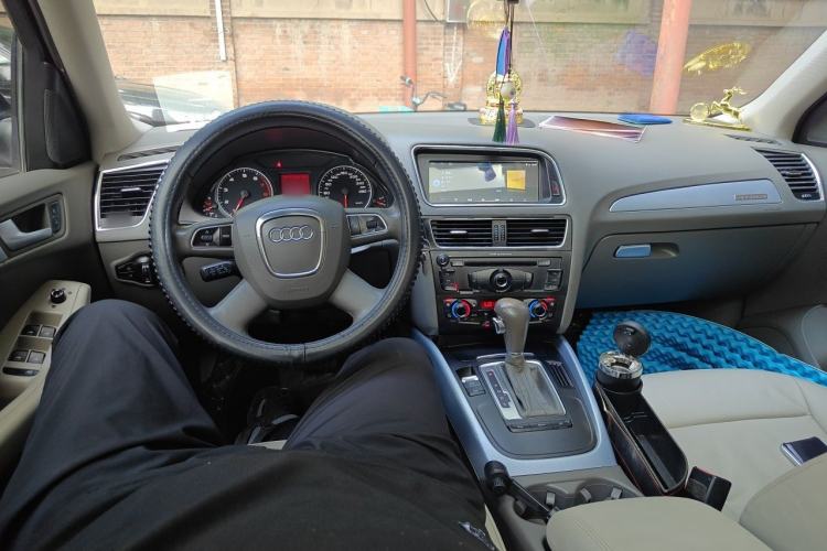 Used Audi Q5 2011 2.0TFSI Comfort Version Center Console