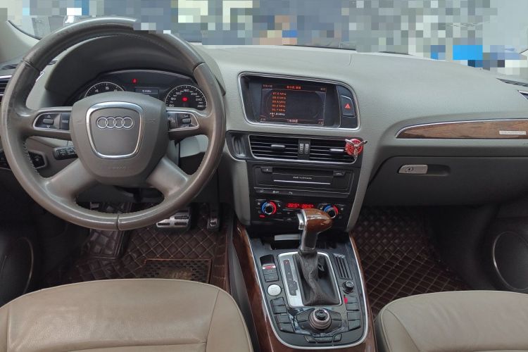 Used Audi Q5 2011 2.0TFSI Comfort Version Center Console