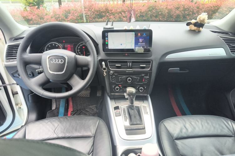 Used Audi Q5 2011 2.0TFSI Technology Model Center Console