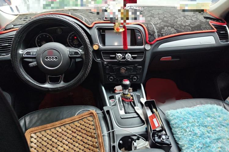 Used Audi Q5 2011 2.0TFSI Technology Model Center Console