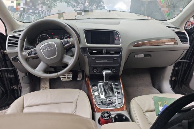 Used Audi Q5 2011 2.0TFSI Comfort Version Center Console