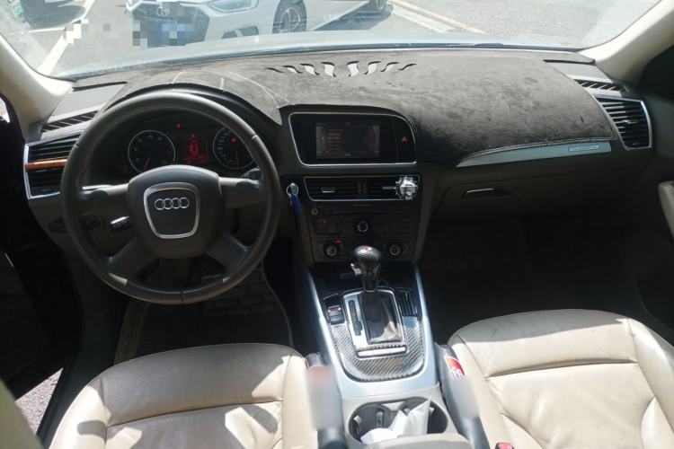 Used Audi Q5 2011 2.0TFSI Technology Model Center Console