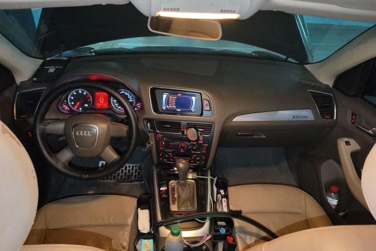 Used Audi Q5 2011 2.0TFSI Technology Model Center Console