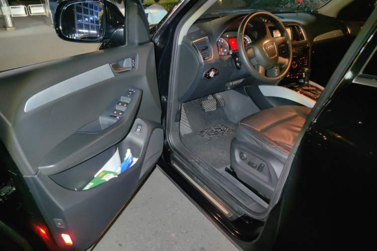 Used Audi Q5 2011 2.0TFSI Technology Model Driver Seat