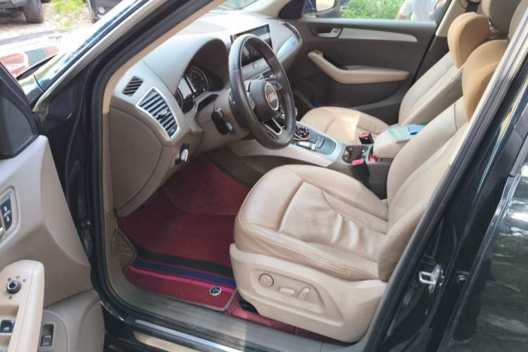 Used Audi Q5 2011 2.0TFSI Technology Model Driver Seat