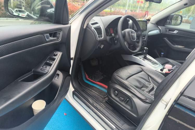 Used Audi Q5 2011 2.0TFSI Technology Model Driver Seat