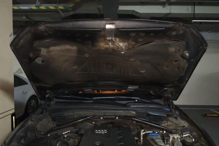 Used Audi Q5 2011 2.0TFSI Technology Model Engine Bay