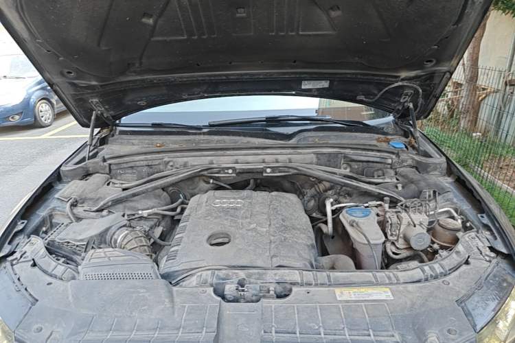 Used Audi Q5 2011 2.0TFSI Comfort Version Engine Bay