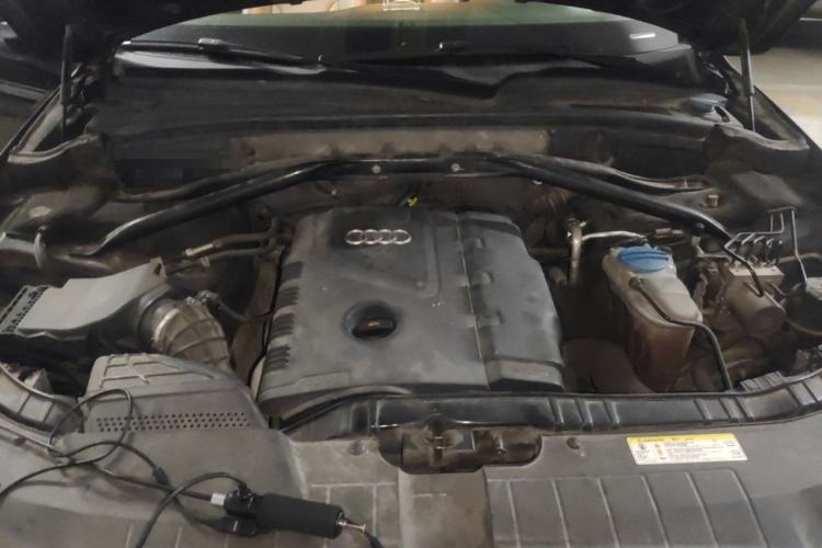 Used Audi Q5 2011 2.0TFSI Technology Model Engine Bay