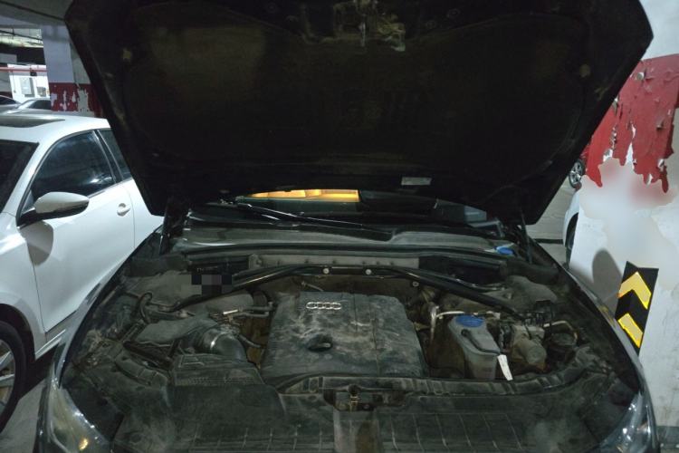 Used Audi Q5 2011 2.0TFSI Comfort Version Engine Bay