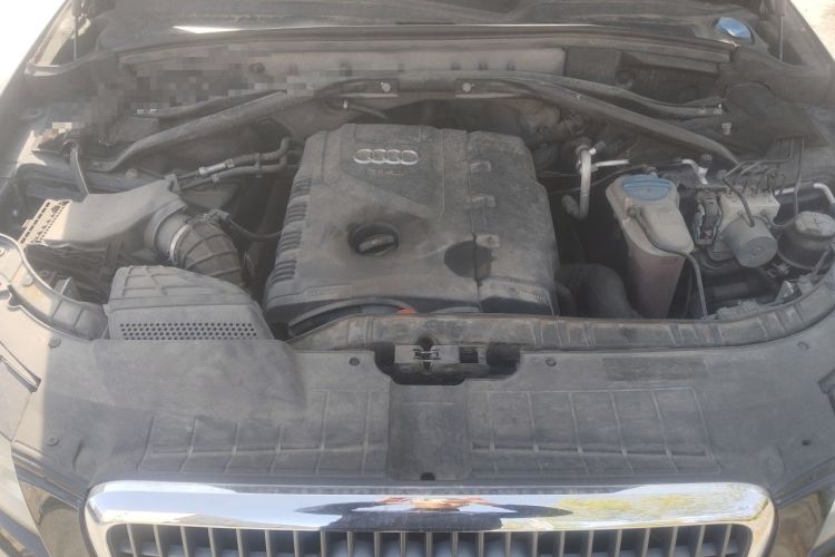 Used Audi Q5 2011 2.0TFSI Dynamic Edition Engine Bay