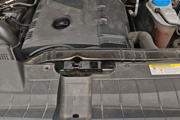 Used Audi Q5 2011 2.0TFSI Comfort Version Engine Bay