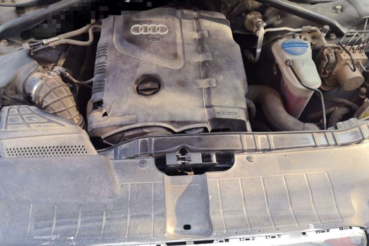 Used Audi Q5 2011 2.0TFSI Comfort Version Engine Bay