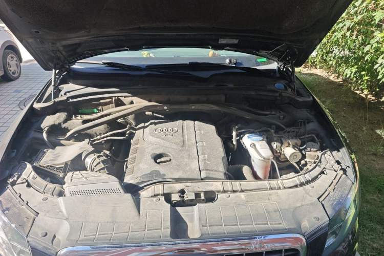 Used Audi Q5 2011 2.0TFSI Luxury Edition Engine Bay