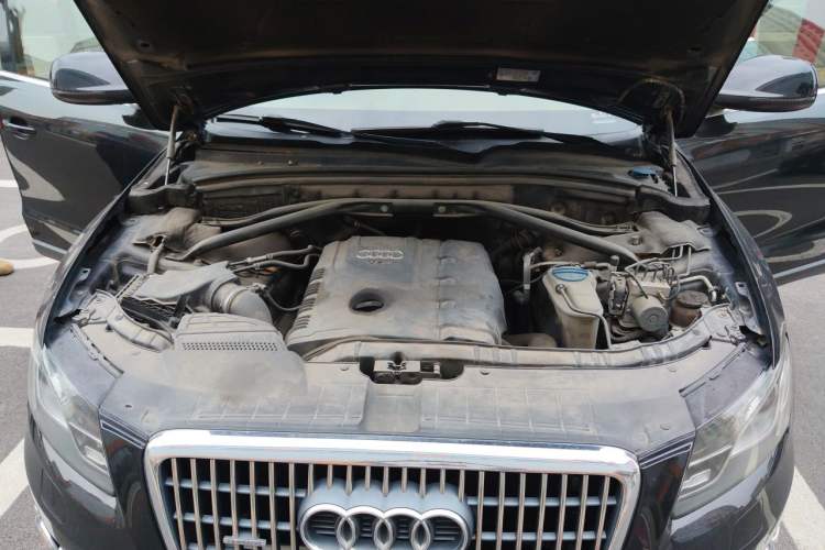 Used Audi Q5 2011 2.0TFSI Comfort Version Engine Bay