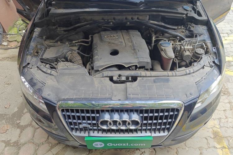 Used Audi Q5 2011 2.0TFSI Comfort Version Engine Bay