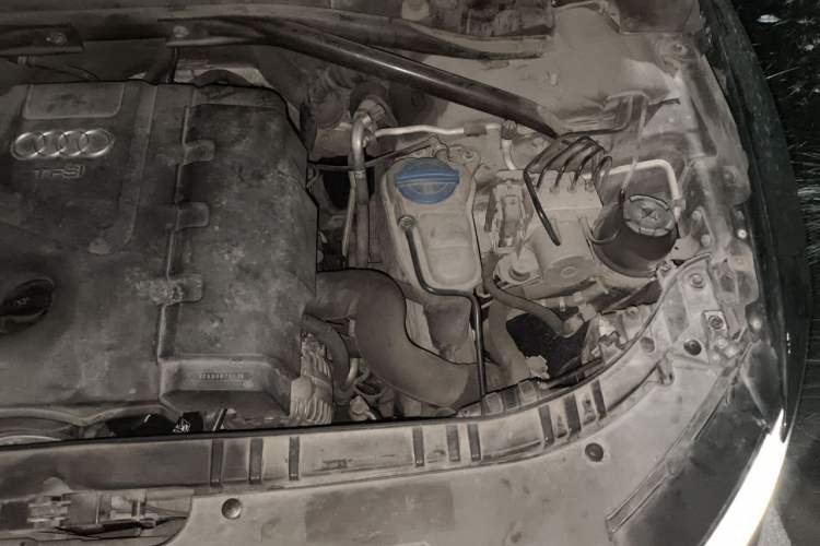 Used Audi Q5 2011 2.0TFSI Technology Model Engine Bay Left