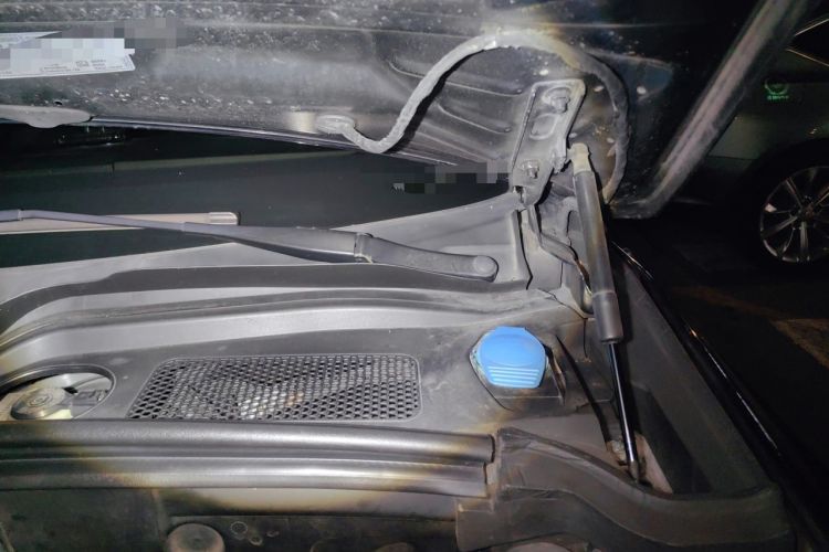 Used Audi Q5 2011 2.0TFSI Technology Model Engine Bay Left