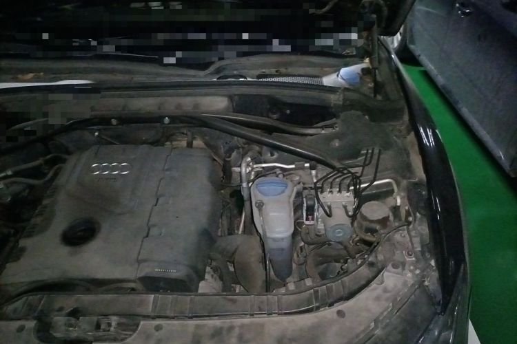 Used Audi Q5 2011 2.0TFSI Technology Model Engine Bay Left
