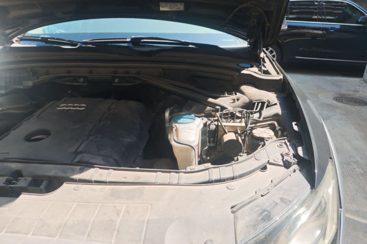Used Audi Q5 2011 2.0TFSI Luxury Edition Engine Bay Left