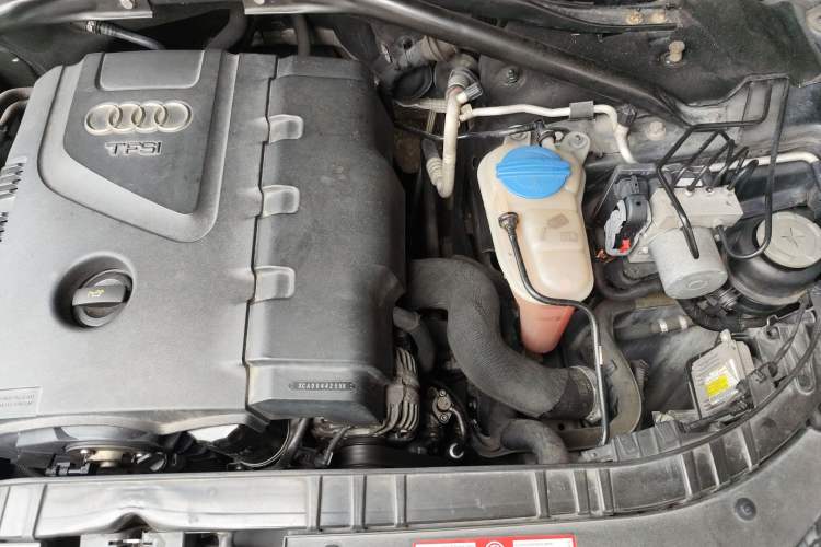 Used Audi Q5 2011 2.0TFSI Comfort Version Engine Bay Left
