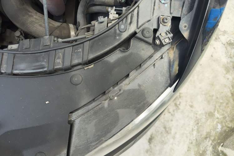 Used Audi Q5 2011 2.0TFSI Technology Model Engine Bay Left