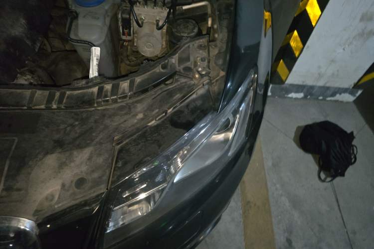 Used Audi Q5 2011 2.0TFSI Comfort Version Engine Bay Left