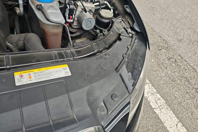 Used Audi Q5 2011 2.0TFSI Comfort Version Engine Bay Left